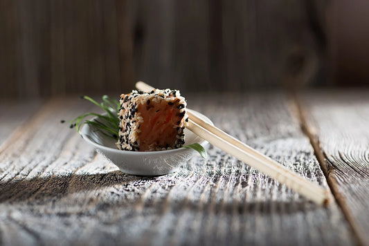 Sucettes de saumon au gingembre, concombre et sésame